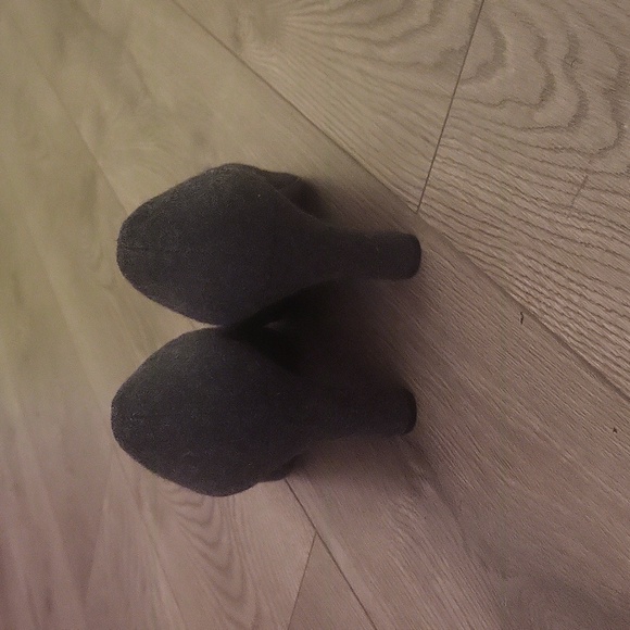 Liz Claiborne High Heels - Picture 2 of 4